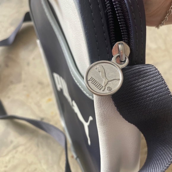 PUMA Vintage Retro Messenger Bag - Picture 3 of 6